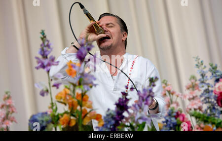 München, Deutschland. 31. Mai 2015. Sänger Mike Patton der US-Band Faith No More führt auf der Bühne beim Festival "Rockavaria" in München, 31. Mai 2015. Foto: Sven Hoppe/Dpa/Alamy Live News Stockfoto