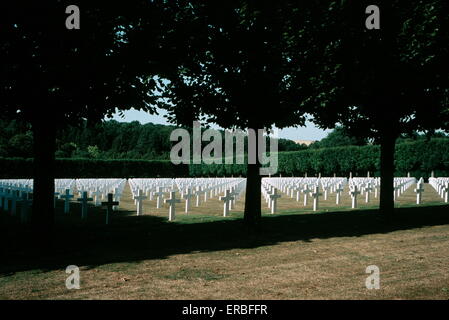 AJAXNETPHOTO. MONTFAUCON, FRANKREICH. -KRIEG GRÄBER - AMERIKANISCHEN WWI UND WW II MILITÄRFRIEDHOF IN DEN ARGONNEN-REGION. FOTO: JONATHAN EASTLAND/AJAX REF: 960323016 Stockfoto