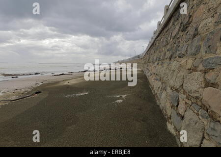 Strand in Seapoint an einem bewölkten Tag, Atlantic Seaboard, Cape Town Stockfoto