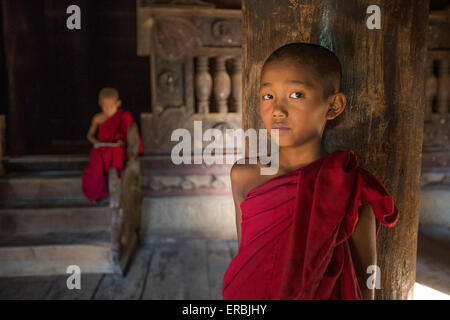 Novizen in Bar Gaye Monastery, Myanmar Stockfoto