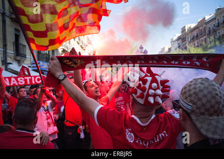 Tarragona, Spanien, 31. Mai 2015. Eine riesige Straßenfest fand auf dem Hauptplatz dieser alten römischen Stadt, an denen Fans und Spieler feiern FC Gymnastik de Tarragona Segunda División B im spanischen Fußball zu gewinnen. Bildnachweis: Rob Watkins/Alamy Live-Nachrichten Stockfoto