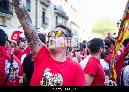 Tarragona, Spanien, 31. Mai 2015. Eine riesige Straßenfest fand auf dem Hauptplatz dieser alten römischen Stadt, an denen Fans und Spieler feiern FC Gymnastik de Tarragona Segunda División B im spanischen Fußball zu gewinnen. Bildnachweis: Rob Watkins/Alamy Live-Nachrichten Stockfoto