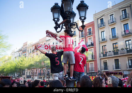 Tarragona, Spanien, 31. Mai 2015. Eine riesige Straßenfest fand auf dem Hauptplatz dieser alten römischen Stadt, an denen Fans und Spieler feiern FC Gymnastik de Tarragona Segunda División B im spanischen Fußball zu gewinnen. Bildnachweis: Rob Watkins/Alamy Live-Nachrichten Stockfoto