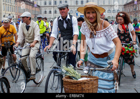 Turin, Italien. 31. Mai 2015. Zweite Auflage für die "Harridge-Run". Vintage und original Outfit, alten britischen Stil, Vintage-Bikes für ein Fahrrad Stil Rennen ist es umso wichtiger, dass die Leistung. © Elena Aquila/Pacific Press/Alamy Live-Nachrichten Stockfoto