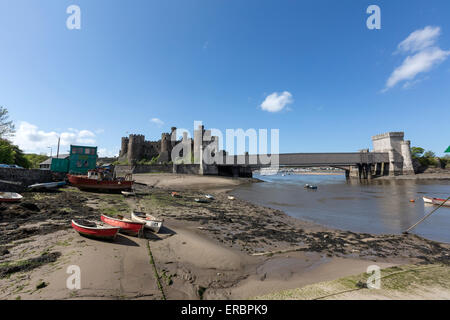 Conwy Castle und die Brücken über den Fluss Conwy Stockfoto