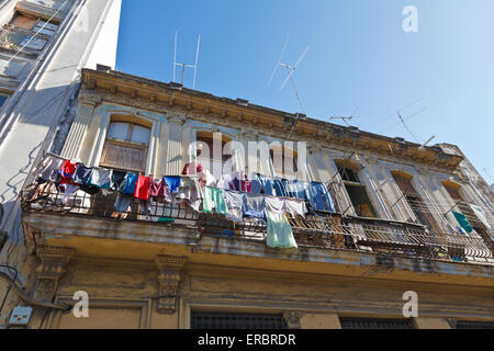 Balkon in der Innenstadt von Havanna, Kuba Stockfoto