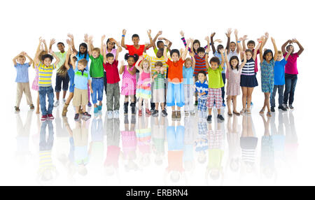 Gruppe von Kindern feiern Stockfoto