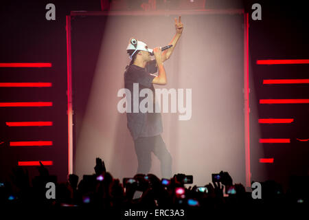 Deutscher Rapper Cro die live in der TUI Arena als Teil seiner Mello Tour 2015 Featuring: Cro, Carlo Waibel Where: Hannover, Deutschland bei: 26. November 2014 Credit: WENN.com Stockfoto