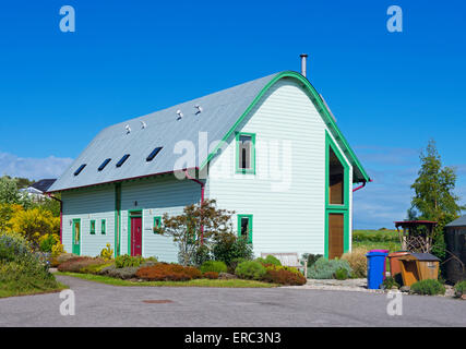 Häuser in Öko-Dorf, Findhorn Foundation, Moray, Schottland, Großbritannien Stockfoto