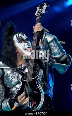 Gelsenkirchen, Deutschland. 31. Mai 2015. Gene Simmons, führt Sänger und Bassist der Hard-Rock-Band Kiss beim Festival "Rock Im Revier" in Veltins Arena in Gelsenkirchen, Deutschland, 31. Mai 2015. Foto: Friso Gentsch/Dpa/Alamy Live News Stockfoto