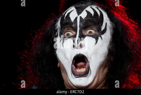 Gelsenkirchen, Deutschland. 31. Mai 2015. Gene Simmons, führt Sänger und Bassist der Hard-Rock-Band Kiss beim Festival "Rock Im Revier" in Veltins Arena in Gelsenkirchen, Deutschland, 31. Mai 2015. Foto: Friso Gentsch/Dpa/Alamy Live News Stockfoto