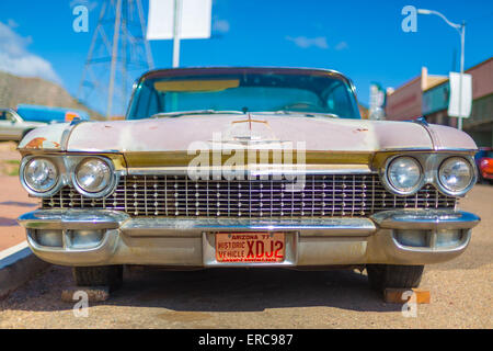 Cadillac, vorne, Kühlergrill eines amerikanischen Oldtimers, Bisbee, Arizona, USA Stockfoto