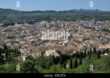 Blick auf die Altstadt von der Festung Santuari de Sant Salvador, Arta, Mallorca, Balearen, Spanien Stockfoto