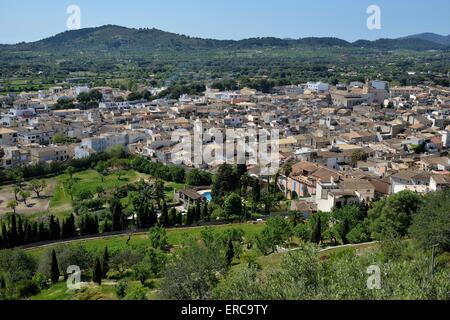 Blick auf die Altstadt von der Festung Santuari de Sant Salvador, Arta, Mallorca, Balearen, Spanien Stockfoto