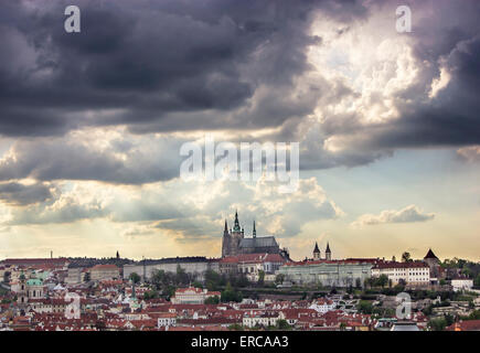 Aussicht auf Prager Burg und Malá Strana mit St.-Veits-Dom, Prag, Tschechische Republik Stockfoto