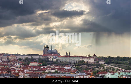 Aussicht auf Prager Burg und Malá Strana mit St.-Veits-Dom, Prag, Tschechische Republik Stockfoto