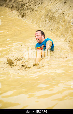 Viel Spaß bei der Midlands Tough Mudder Veranstaltung, Boughton House, Kettering, 31. Mai 2015. Stockfoto