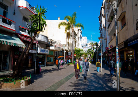 Einer der Fußgängerzonen aus Boulevard de Paris, zentrale Casablanca, Atlantikküste, Marokko, Nordafrika Stockfoto