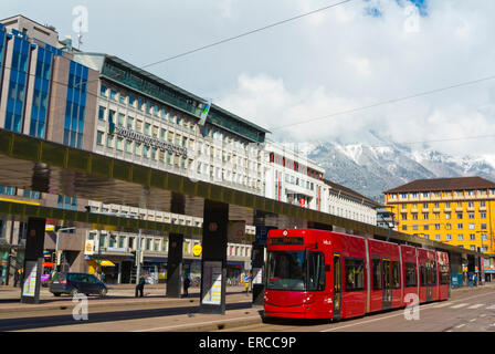 Südtiroler Platz vor dem Hauptbahnhof, Inntal, Innsbruck, Tirol, Österreich Stockfoto