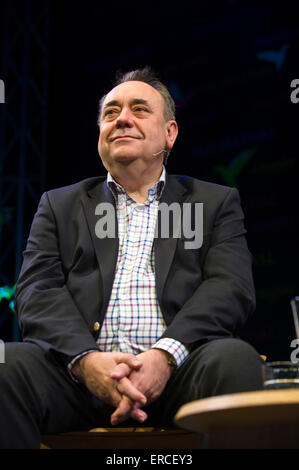 Alex Salmond MP MSP Autor & Politiker sprechen auf der Bühne Hay Festival 2015 Stockfoto