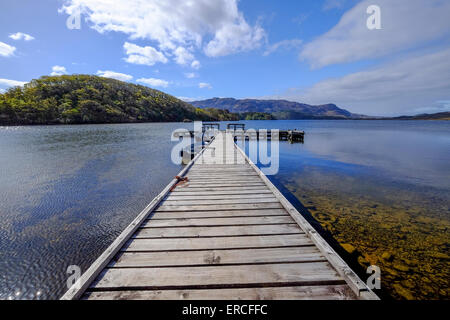 Holzboot Steg am Loch Morar in den schottischen Highlands Stockfoto