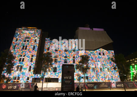 Sydney, Australien. 1. Juni 2015. Vivid Sydney präsentiert Straßen vor einem spektakulären Licht und Musik-Show, einheimische Künstler Reko Rennie bringt Aborigine Kultur in Kombination mit multidisziplinärer Künstler Beastman. Bildnachweis: model10/Alamy Live-Nachrichten Stockfoto