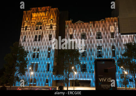 Sydney, Australien. 1. Juni 2015. Vivid Sydney präsentiert Straßen vor einem spektakulären Licht und Musik-Show, einheimische Künstler Reko Rennie bringt Aborigine Kultur in Kombination mit multidisziplinärer Künstler Beastman. Bildnachweis: model10/Alamy Live-Nachrichten Stockfoto