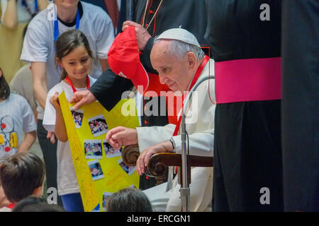 Vatikan-Stadt. 30. Mai 2015. Papst Francis treffen den Zug der Kinder - 30 kann 2015 Credit: wirklich Easy Star/Alamy Live News Stockfoto