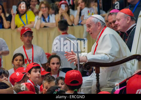 Vatikan-Stadt. 30. Mai 2015. Papst Francis treffen den Zug der Kinder - 30 kann 2015 Credit: wirklich Easy Star/Alamy Live News Stockfoto