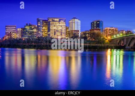 Rosslyn, Arlington, Virginia, USA Skyline der Stadt auf dem Potomac River. Stockfoto