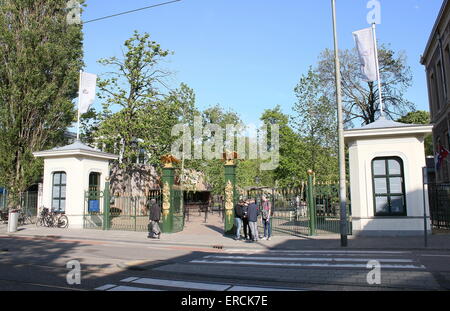 Eingang zum Artis Zoo neben Café Restaurant de Plantage bei Plantagekerklaan, Amsterdam, The Netherlands Stockfoto