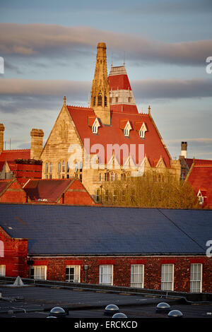 Manchester University Viereck Gebäude John Owens Building (vorne) und Whitworth Hall (hinten) Architekt Eigenschaft prope Stockfoto