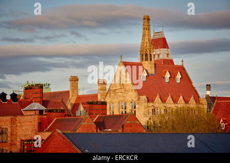 Manchester University Viereck Gebäude John Owens Building (vorne) und Whitworth Hall (hinten) Architekt Eigenschaft prope Stockfoto