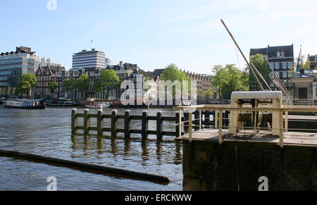 Amstelsluizen (Amstel sperren oder Schleuse Komplex) am Fluss Amstel, historischen Zentrum von Amsterdam, Niederlande Stockfoto