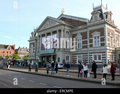 Fassade des Koninklijk Concertgebouw (Royal Concert Hall) bei Van Baerlestraat im historischen Zentrum von Amsterdam, Niederlande Stockfoto