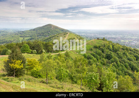 Frühling auf den Malvern Hills, Blick nach Norden in Richtung Worcestershire Beacon, Worcestershire, England. UK Stockfoto