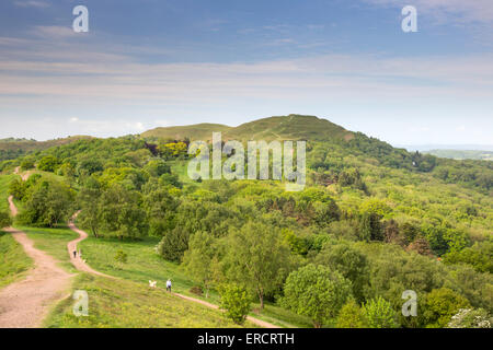 Frühling auf den Malvern Hills, Blick nach Süden in Richtung Herefordshire Leuchtfeuer '(British Camp), Worcestershire, England. UK Stockfoto