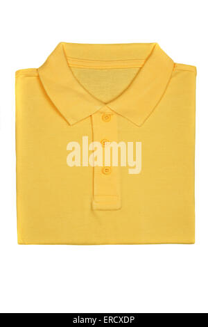 Fein säuberlich gefaltet gelben Poloshirt isoliert auf weißem Hintergrund Stockfoto