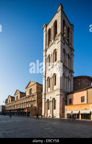 Bell Tower von Ferrara Kathedrale Basilica Cattedrale di San Giorgio, Ferrara, Italien Stockfoto