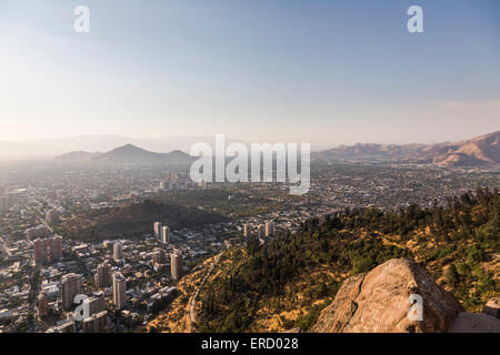 Blick auf Santiago de Chile von Terraza Bellavista, Parque Metropolitano de Santiago Stockfoto