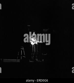 Amerikanischer Folk-Sänger Bob Dylan Konzert in der Royal Albert Hall, London während seiner Europa-Tournee. 9. Mai 1965. Stockfoto