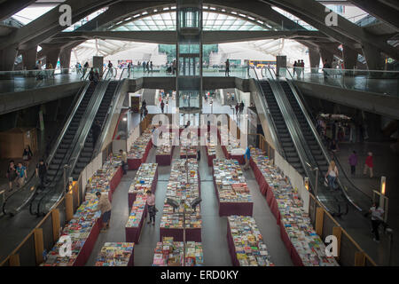 Buchhandlung an der Gare Do Oriente Metro Station in den Parque Das Nacoes, Lissabon, Portugal. Stockfoto