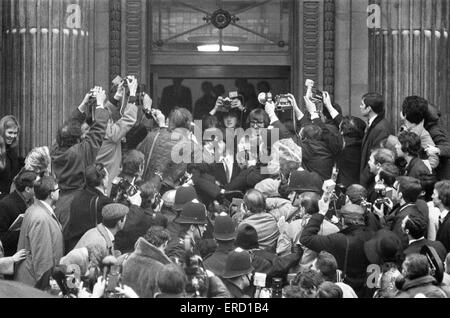 Standesamtliche Hochzeit von Paul McCartney & Linda Eastman, Standesamt Marylebone, London, 12. März 1969. Stockfoto