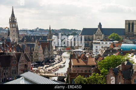 Erhöhten Blick auf den Turm der alten Post und dem Fluss Leie aus Burg Gravensteen, Gent, Belgien Stockfoto