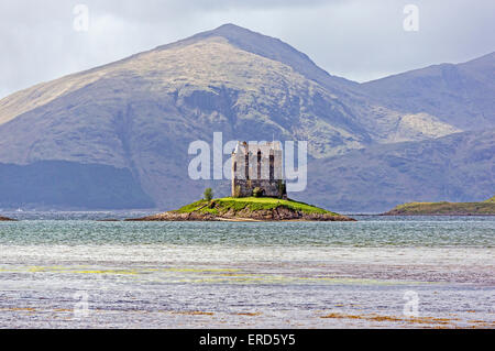 Castle Stalker in Mund Loch Laich gegenüber Portnacroish in der Nähe von Port Appin nördlich von Oban Argyll & Bute Schottland Stockfoto