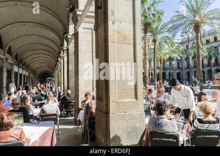 Restaurant im Plaça Reial, gotisches Viertel, Barcelona, Spanien Stockfoto