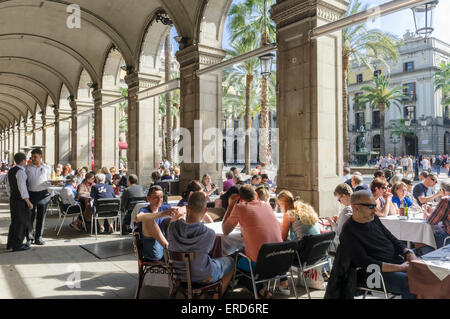 Restaurant im Plaça Reial, gotisches Viertel, Barcelona, Spanien Stockfoto