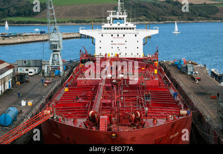 Ein Tanker im Trockendock bei Pendennis Shipyard, Falmouth, Cornwall, UK Stockfoto