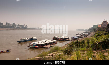 Golden Triangle Kreuzfahrt Ausflugsboote, Blick von der Thailand-Seite Stockfoto