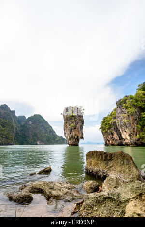 Wunderschön gestalteten im View Point Beach und Meer im Sommer Khao Tapu oder James Bond Insel im Nationalpark Ao Phang Nga Bay Stockfoto